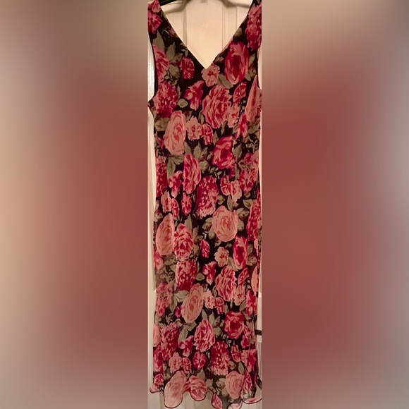 Beautiful Rose Print “Meghan Mathews”Dress Ruffle Trim. Size 12 - Picture 10 of 10